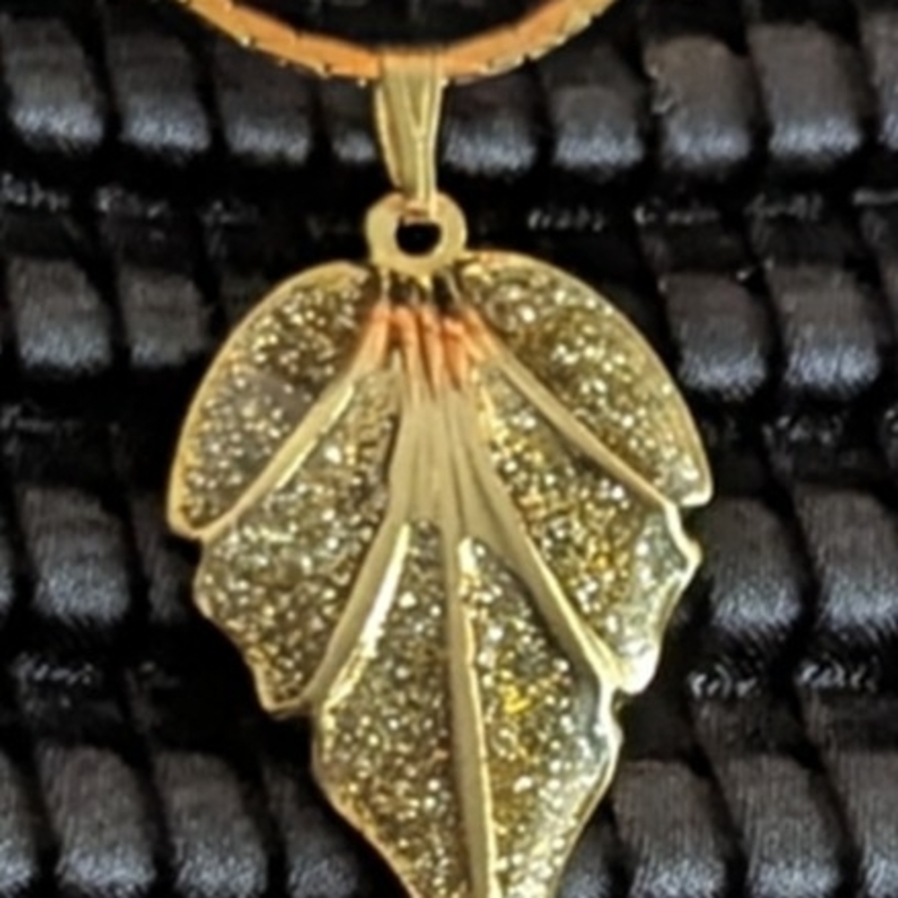 Gold Leaf Pendant Necklace